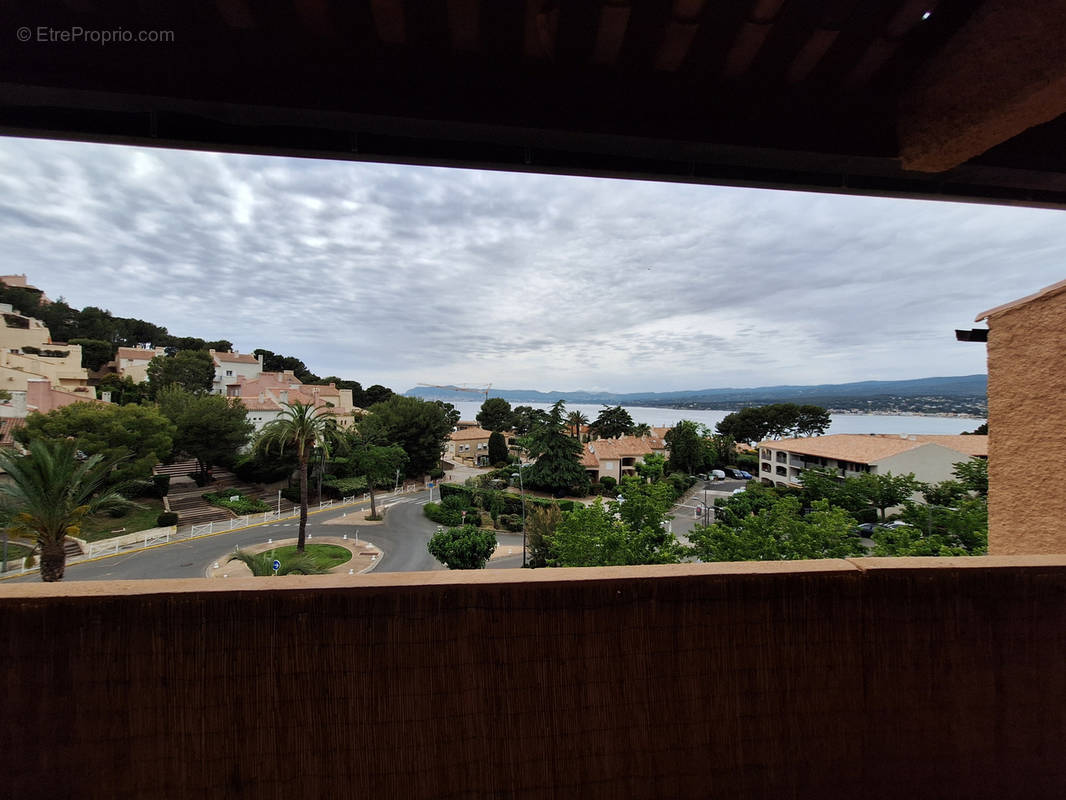 Appartement à SAINT-CYR-SUR-MER