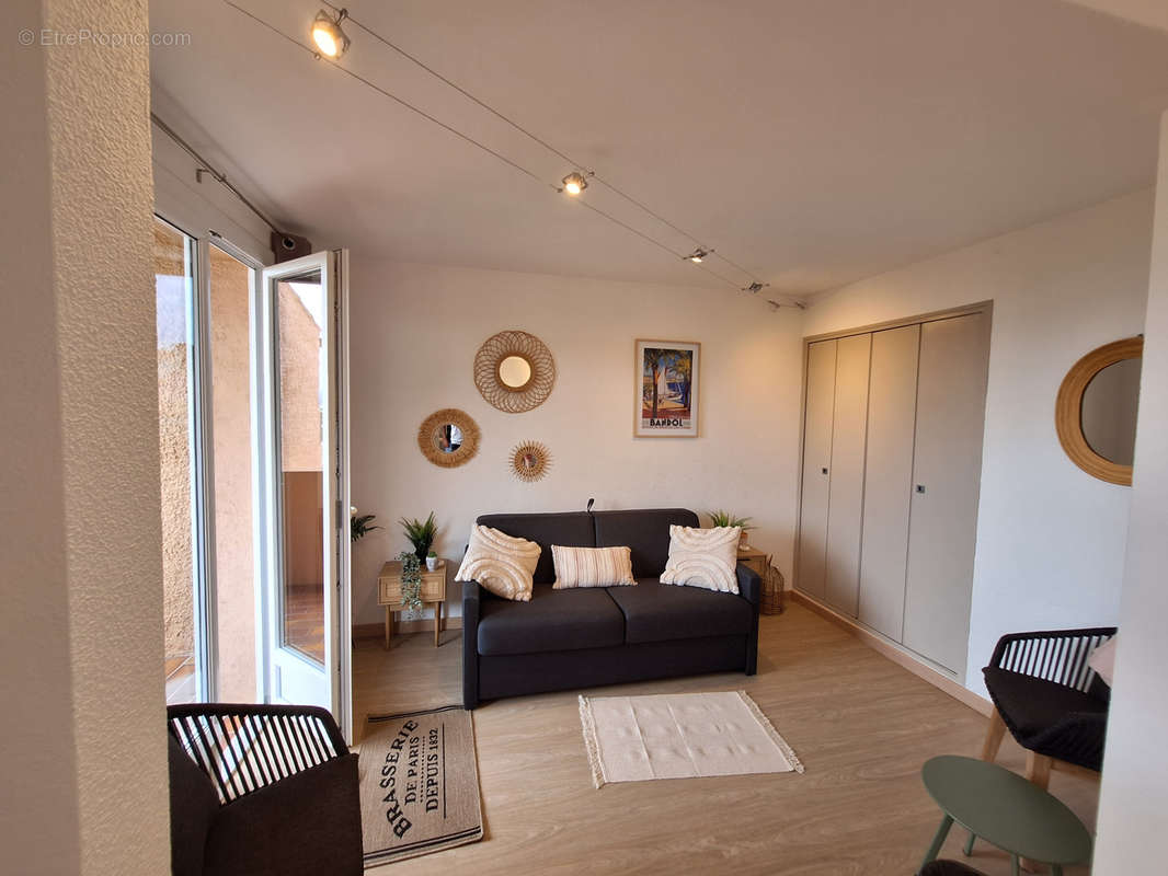 Appartement à SAINT-CYR-SUR-MER