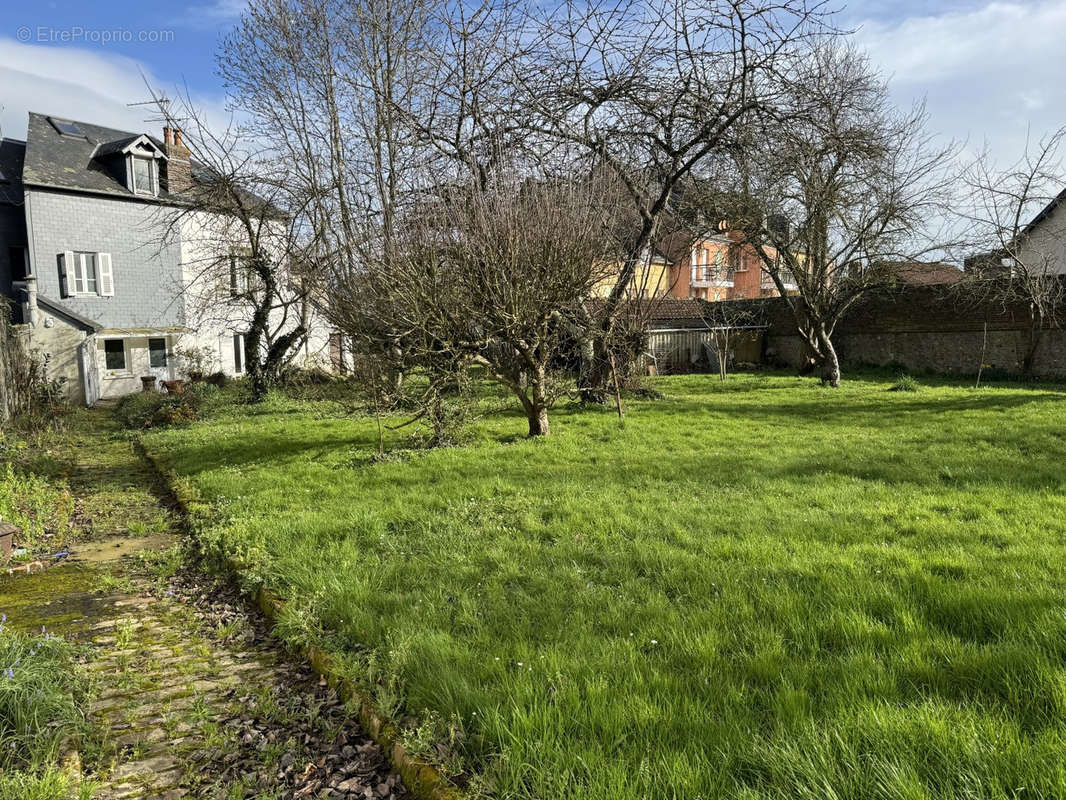 Maison à LA RIVIERE-SAINT-SAUVEUR