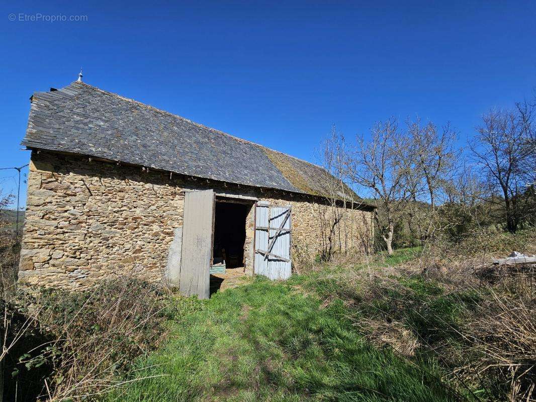 Maison à PREVINQUIERES