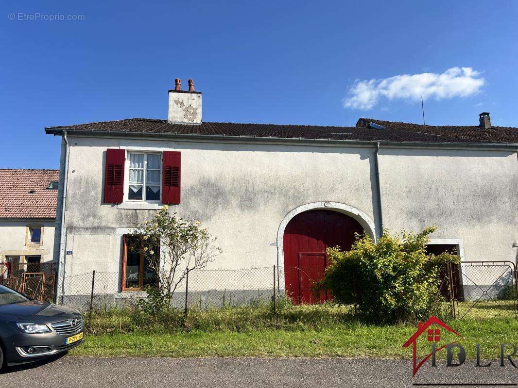 Maison à VERNOIS-SUR-MANCE