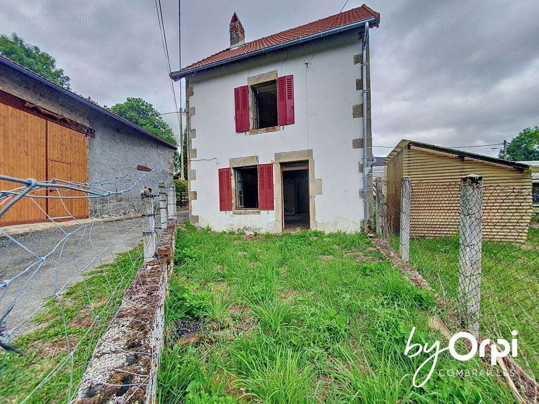 Maison à SAINT-PRIEST-DES-CHAMPS