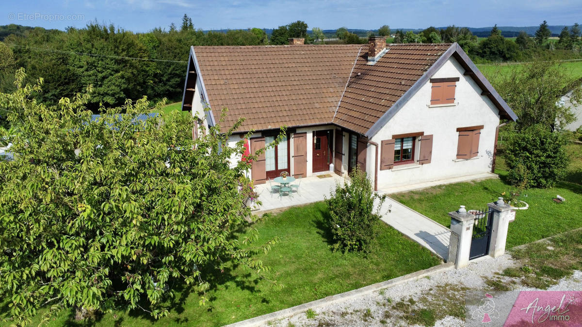 Maison à LAVANGEOT