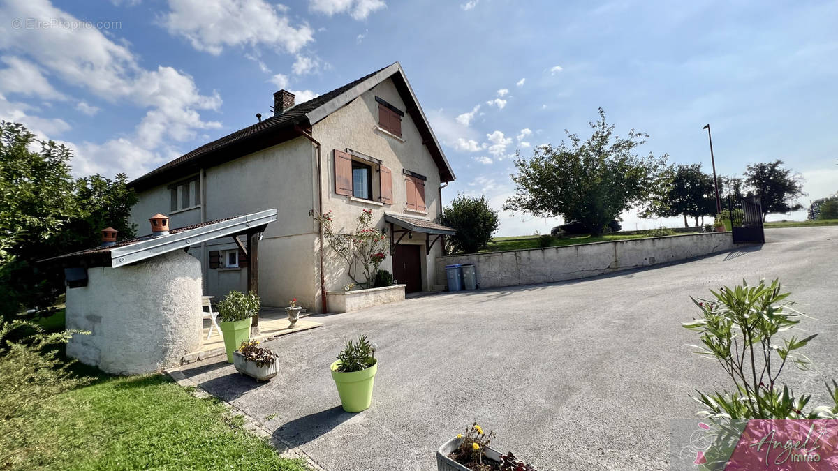 Maison à ROCHEFORT-SUR-NENON