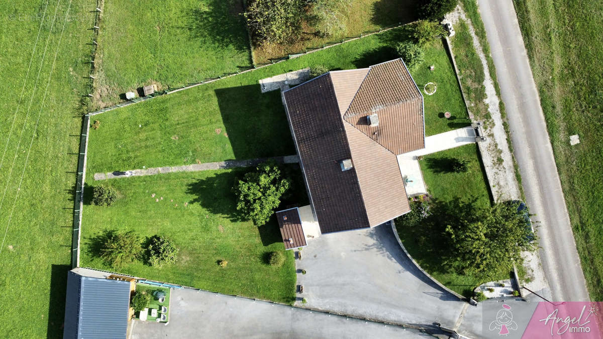 Maison à ROCHEFORT-SUR-NENON