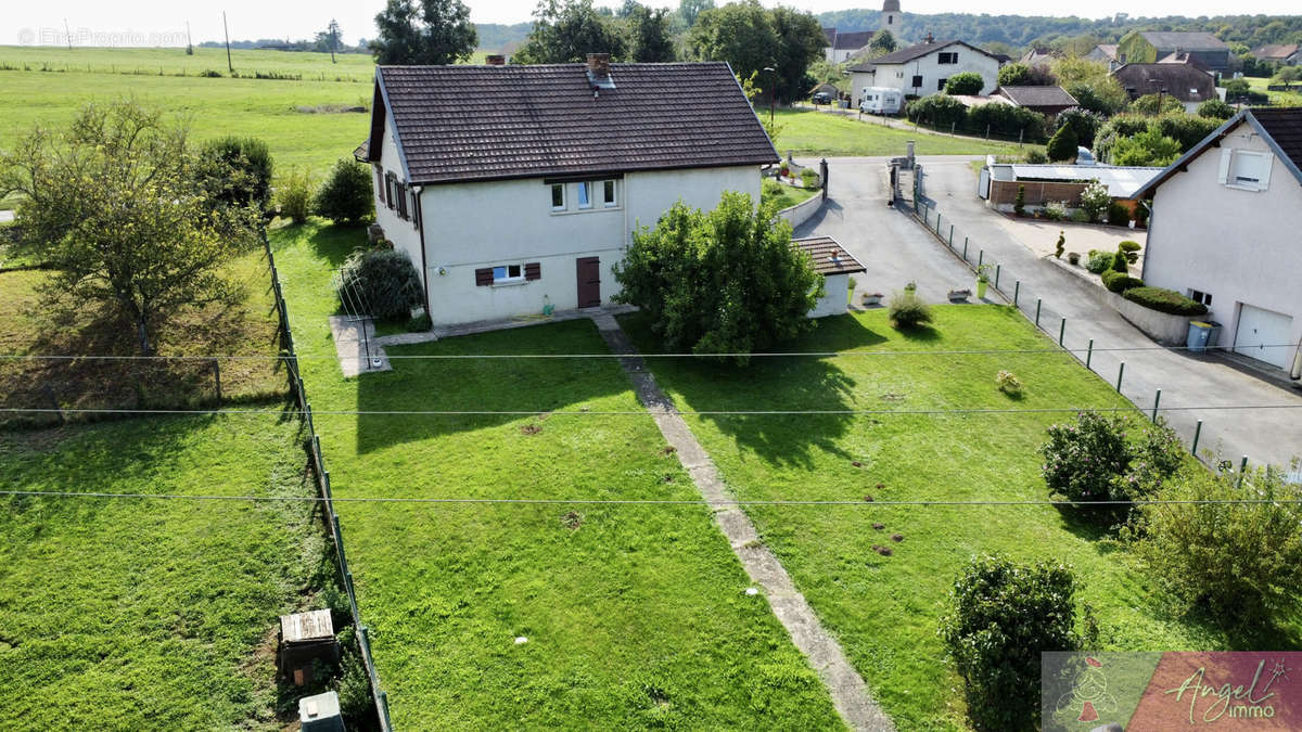 Maison à ROCHEFORT-SUR-NENON