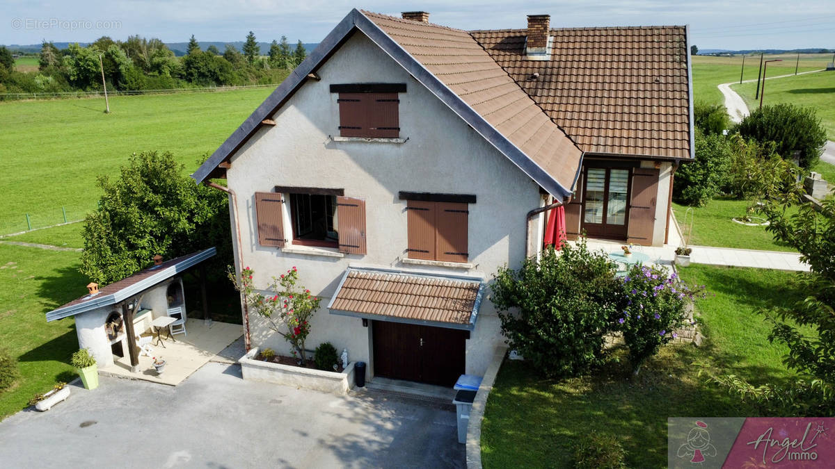 Maison à ROCHEFORT-SUR-NENON