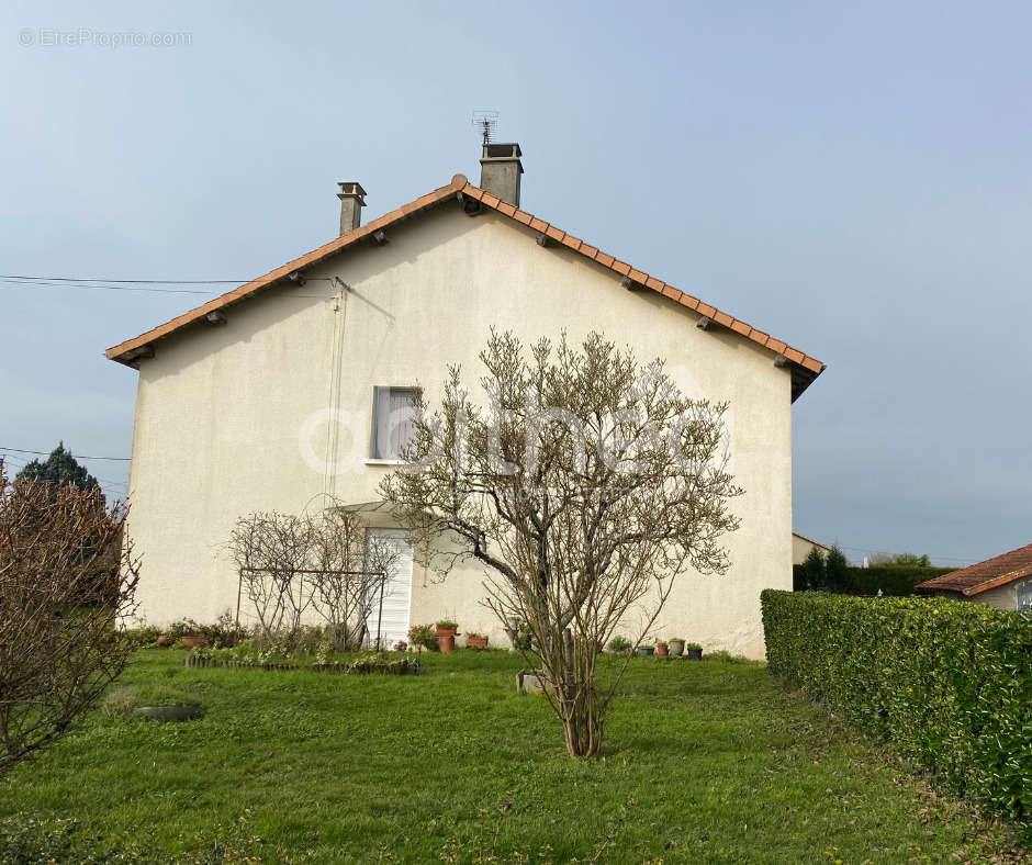 Maison à GENOUILLAC