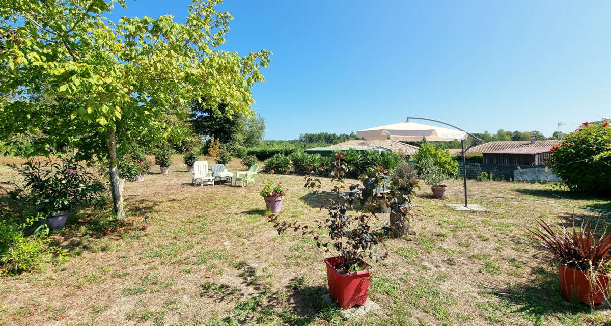 Maison à YGOS-SAINT-SATURNIN