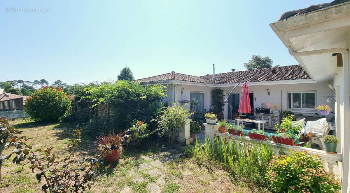 Maison à YGOS-SAINT-SATURNIN