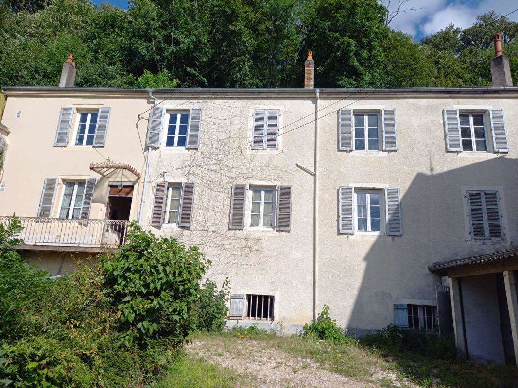 Maison à PORT-SUR-SAONE