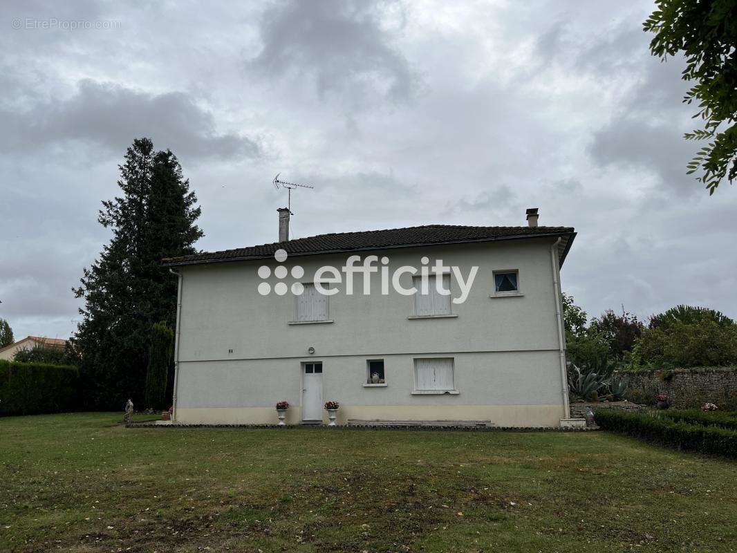 Maison à LA MOTHE-SAINT-HERAY