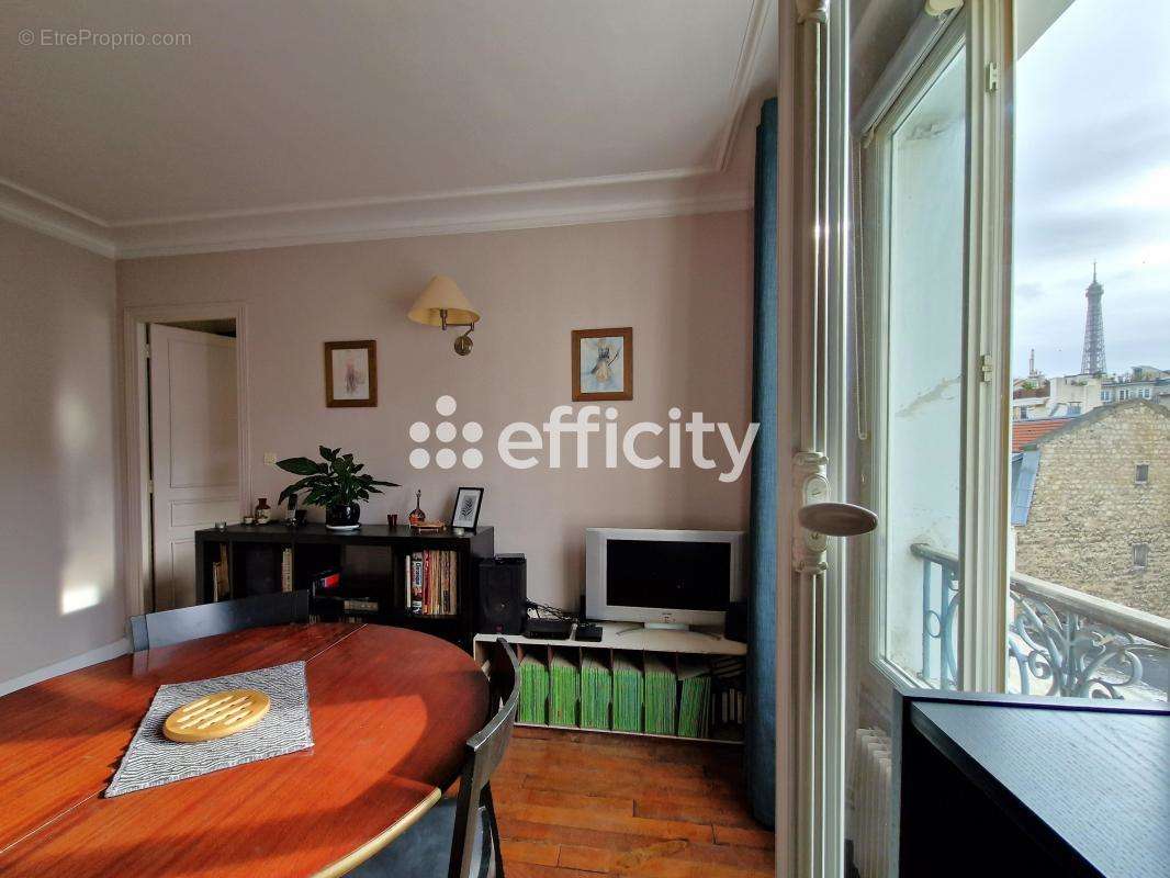 Appartement à PARIS-16E