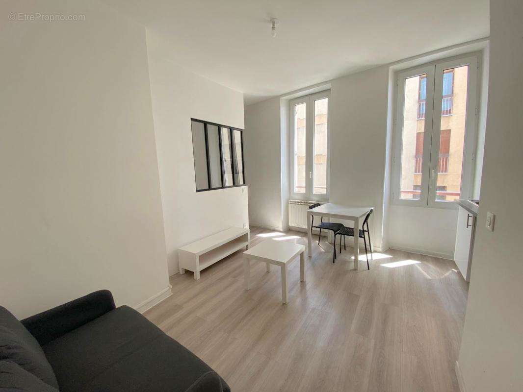 Appartement à MARSEILLE-4E