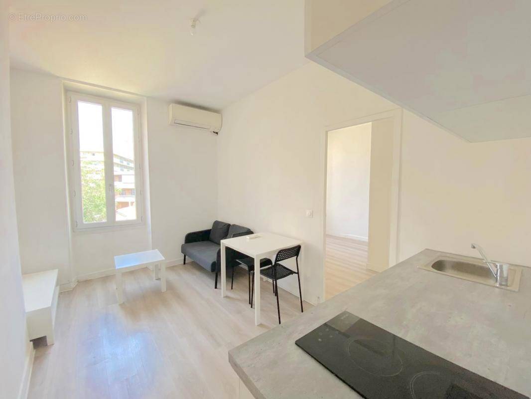 Appartement à MARSEILLE-4E