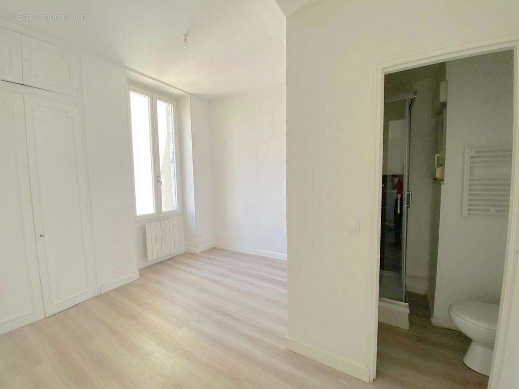 Appartement à MARSEILLE-4E