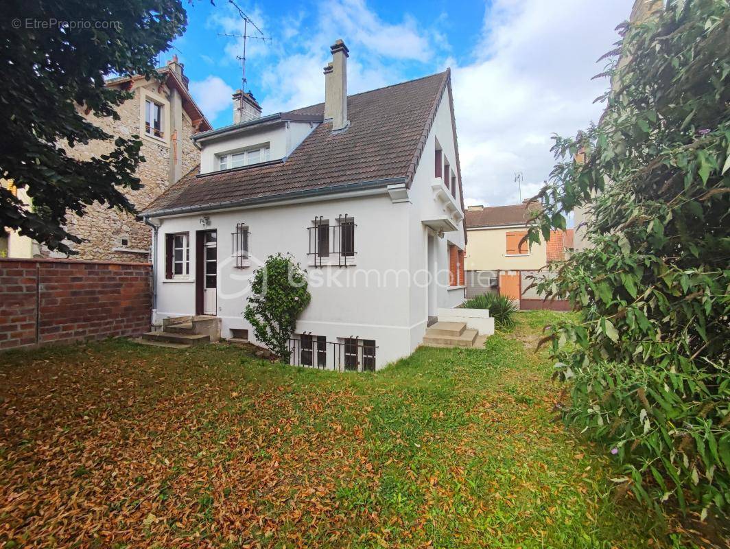 Maison à BONNIERES-SUR-SEINE