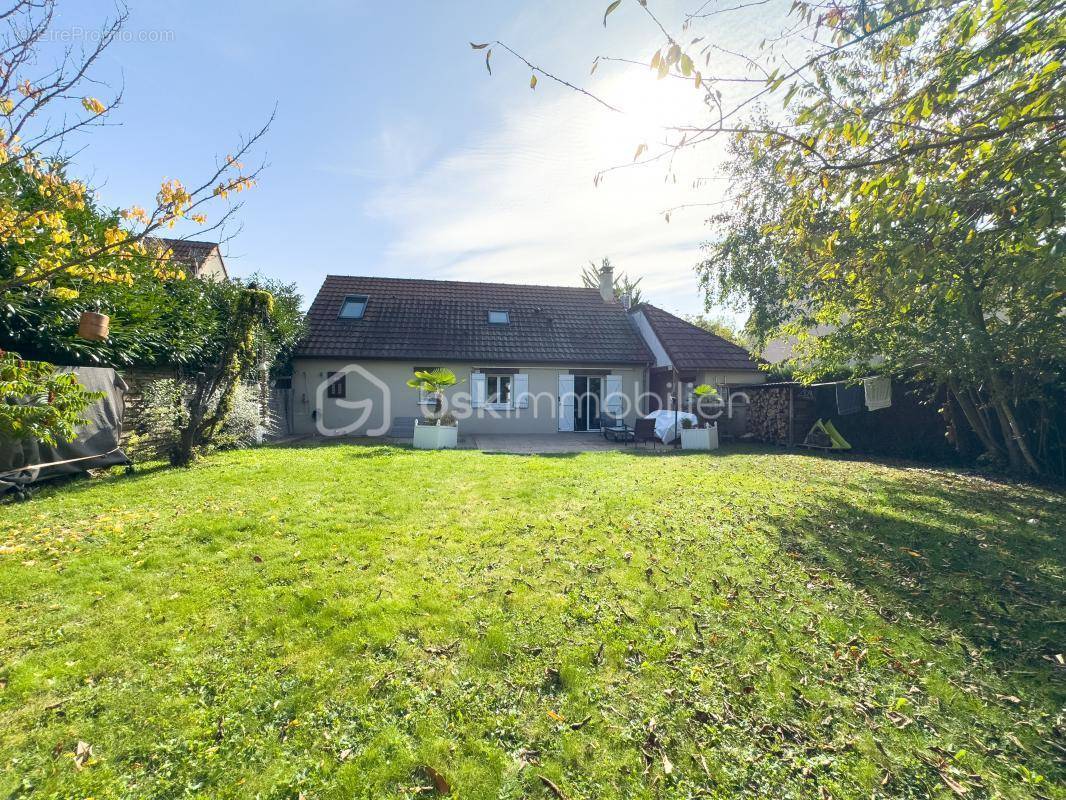 Maison à CHEVRY-COSSIGNY