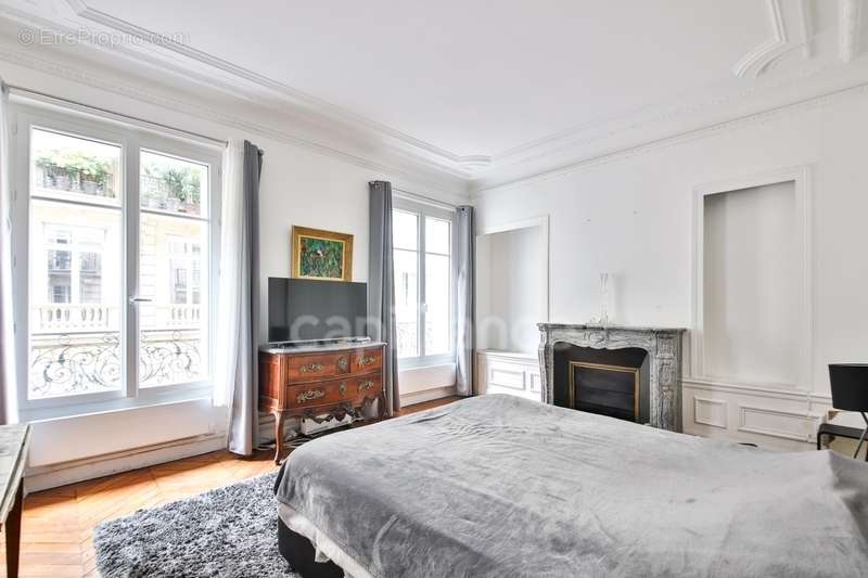 Appartement à PARIS-8E