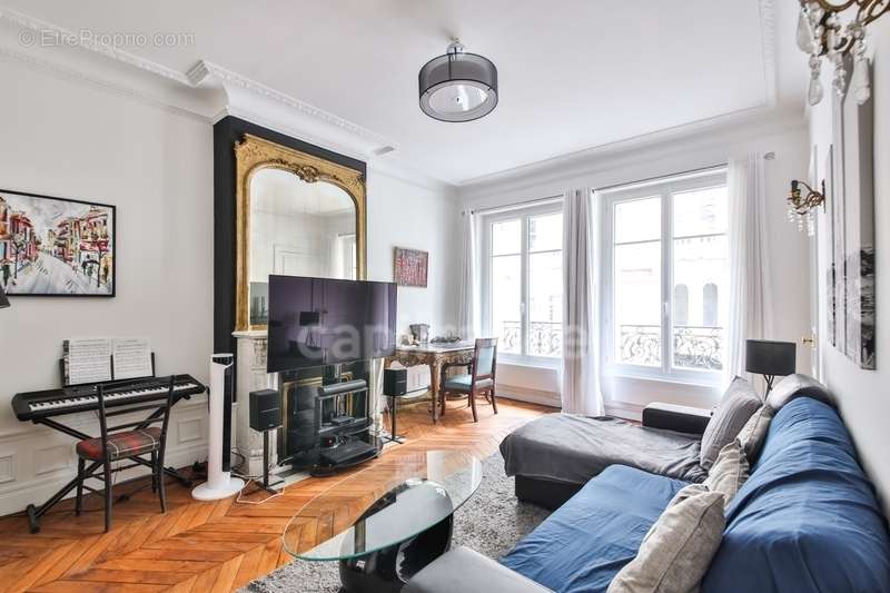 Appartement à PARIS-8E