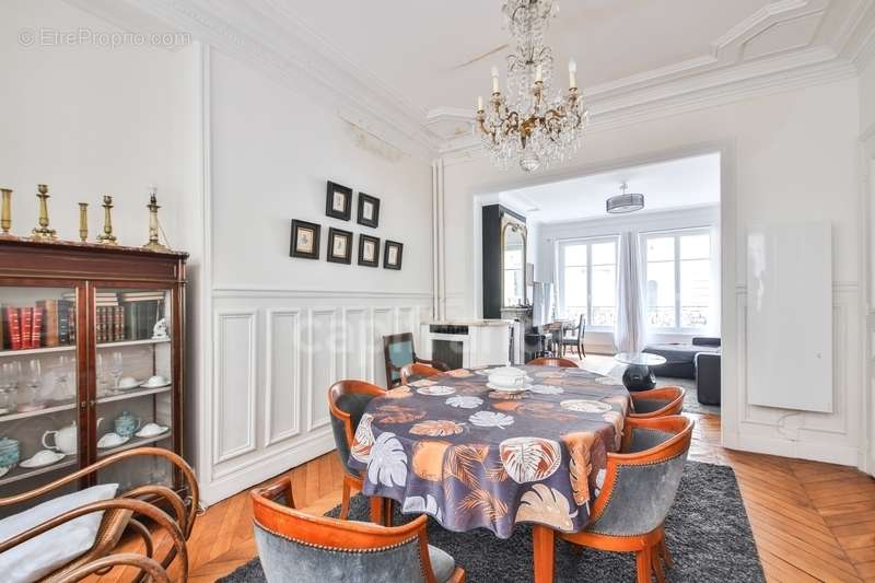 Appartement à PARIS-8E