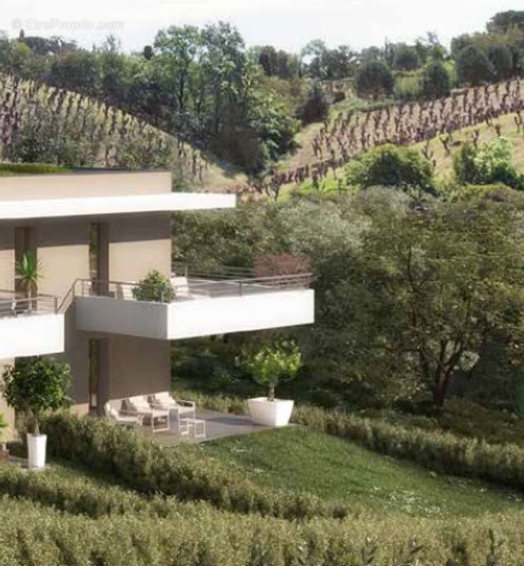 Appartement à LA ROQUETTE-SUR-SIAGNE