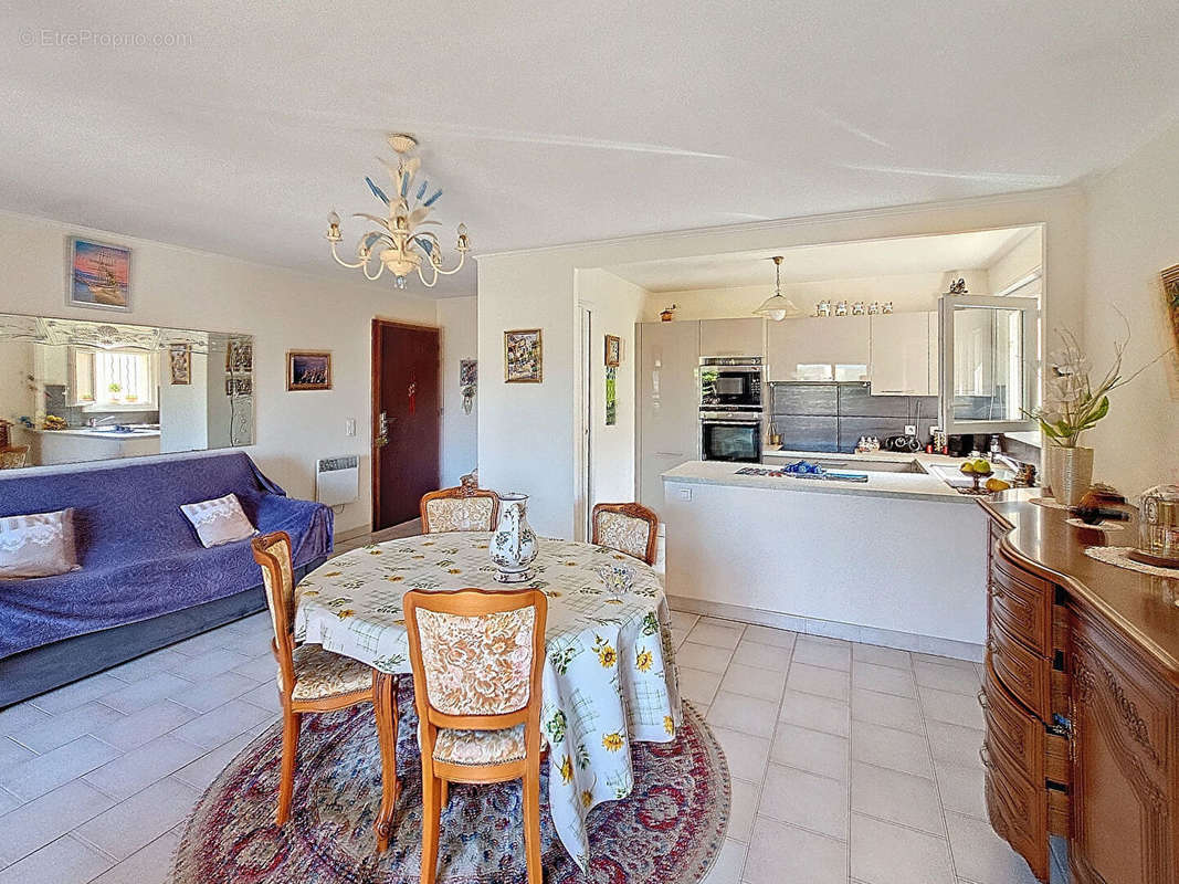 Appartement à SIX-FOURS-LES-PLAGES