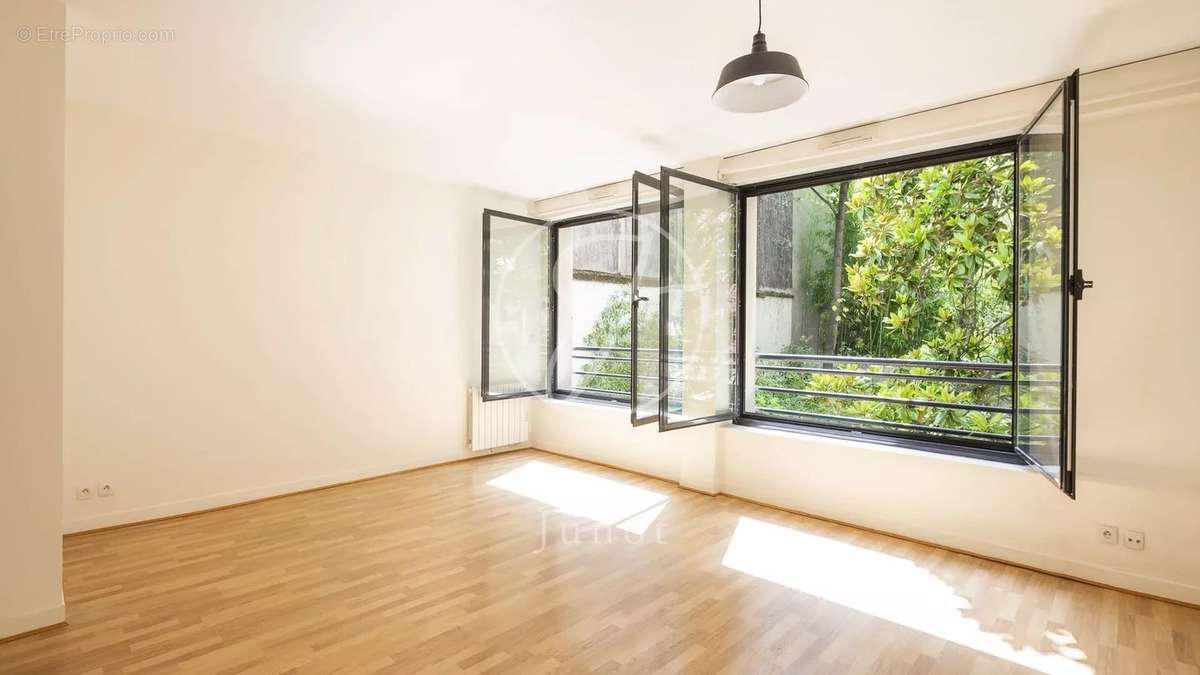 Appartement à PARIS-8E