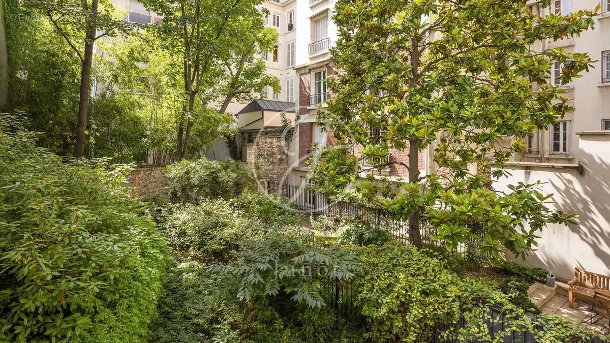 Appartement à PARIS-8E