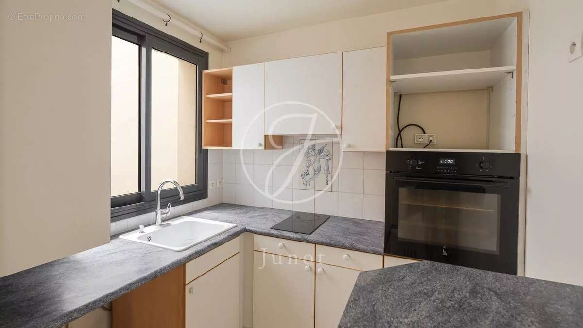 Appartement à PARIS-8E