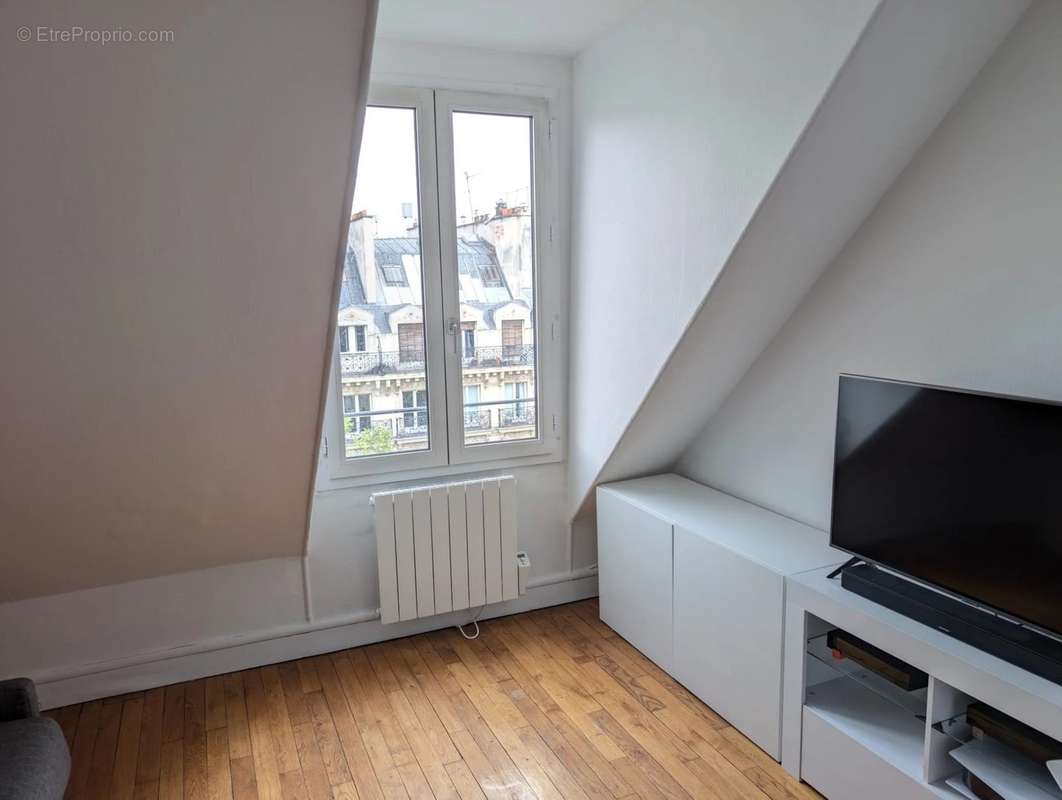 Appartement à PARIS-1E