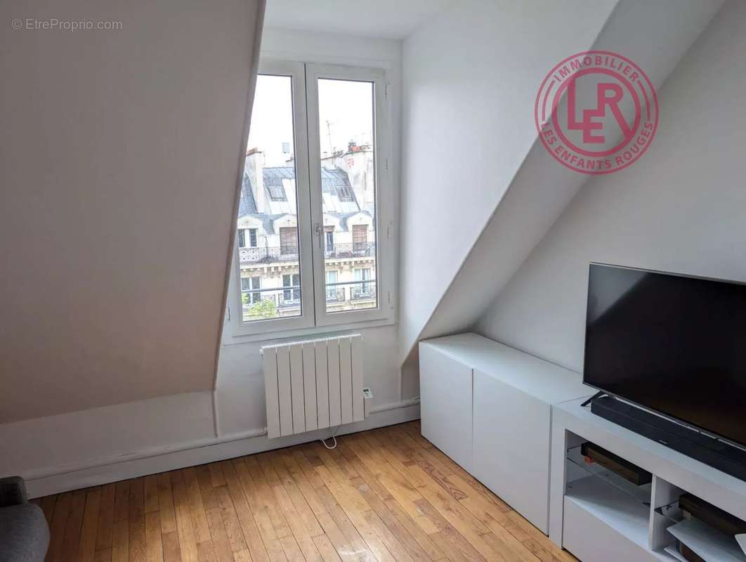 Appartement à PARIS-1E