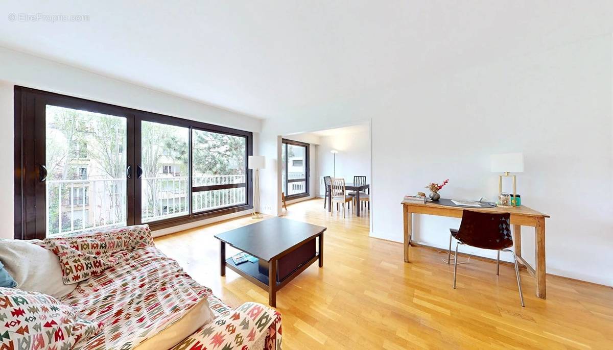 Appartement à COURBEVOIE