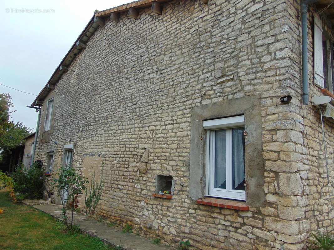 Maison à RUFFEC