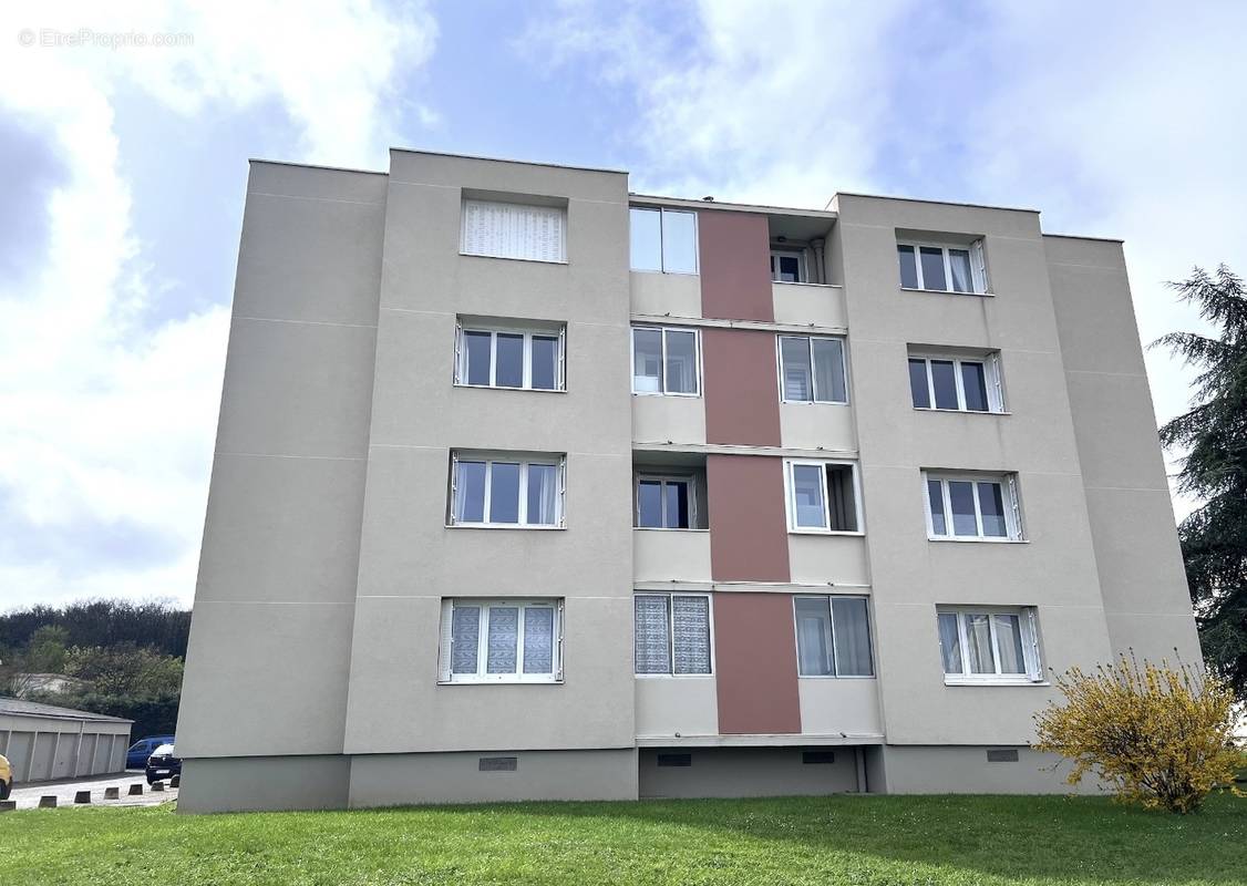   - Appartement à MEYZIEU