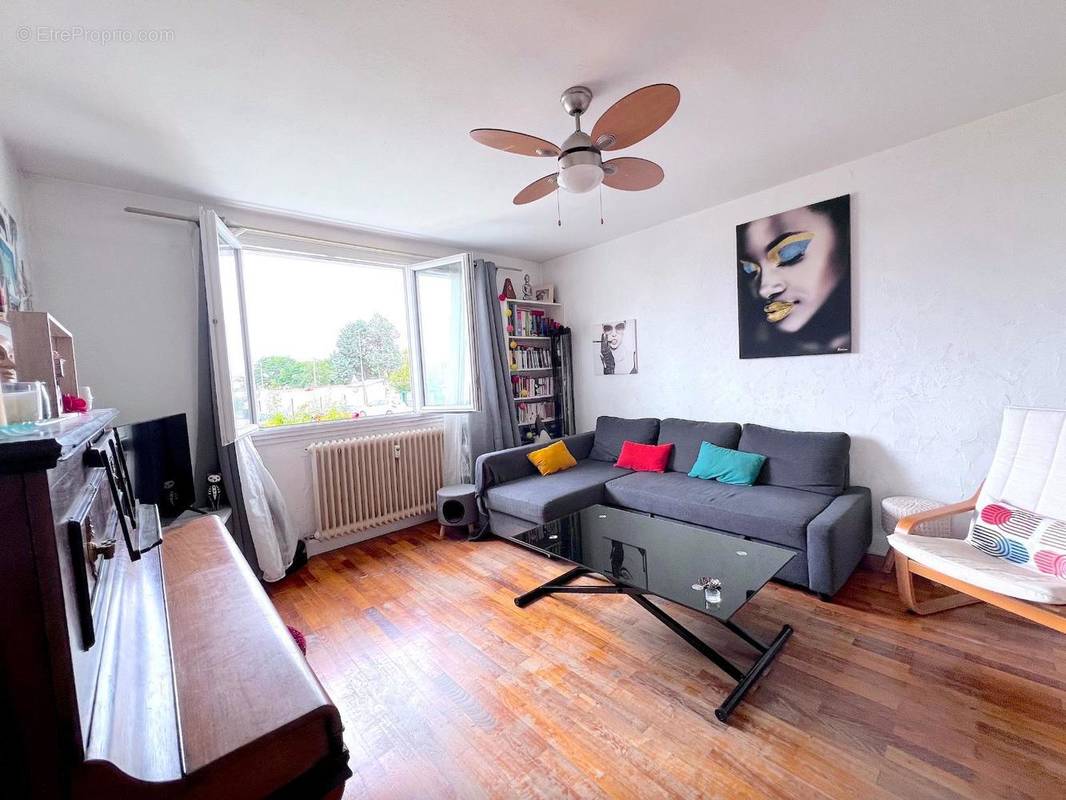   - Appartement à MEYZIEU