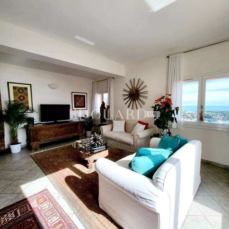 Appartement à ROQUEBRUNE-CAP-MARTIN