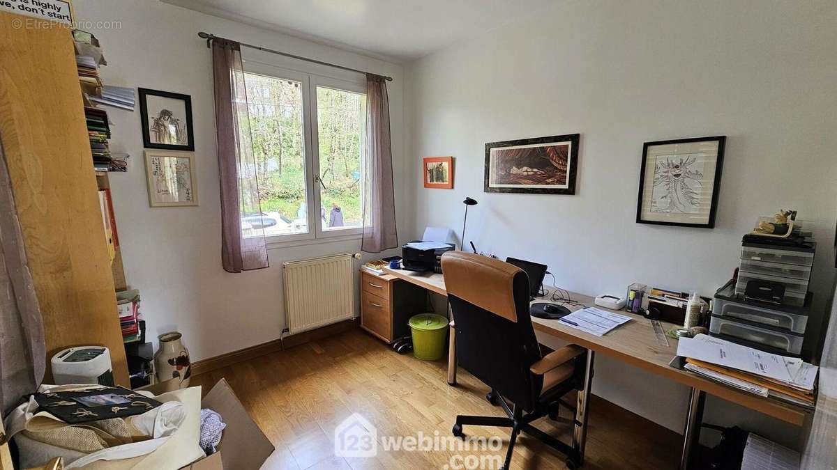 Au RDC, un bureau de 7,5 m² tout parqueté. - Maison à LA FERTE-ALAIS