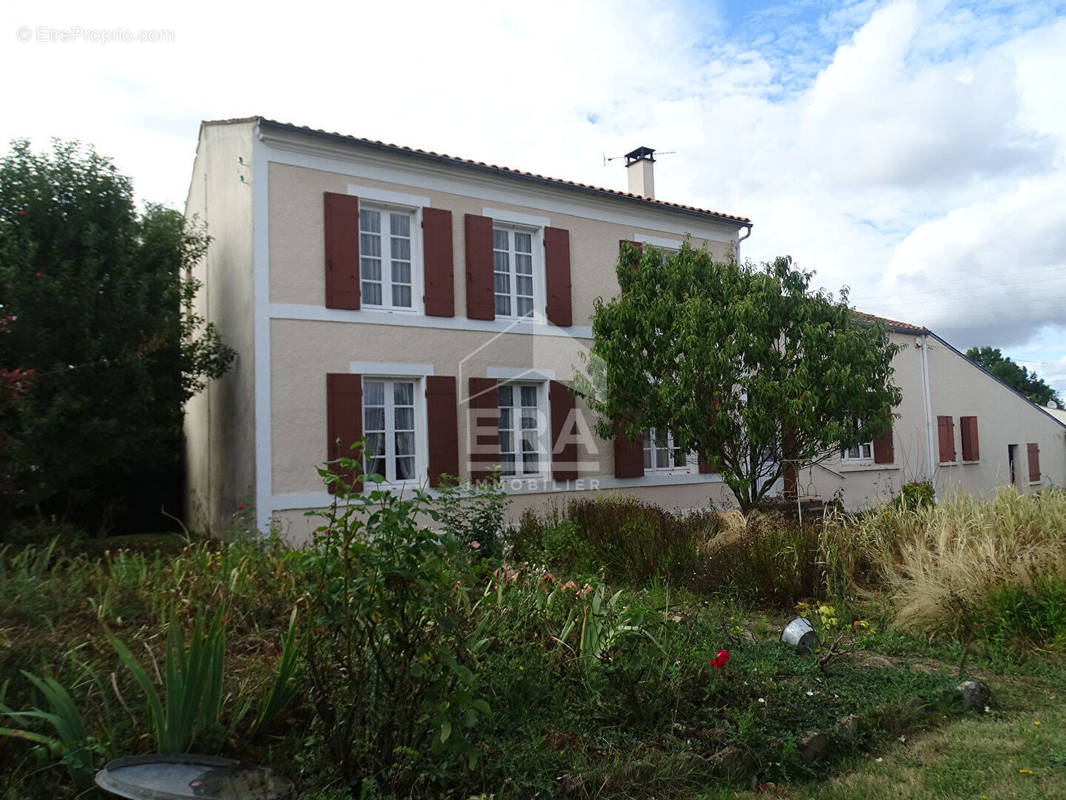 Maison à SURGERES