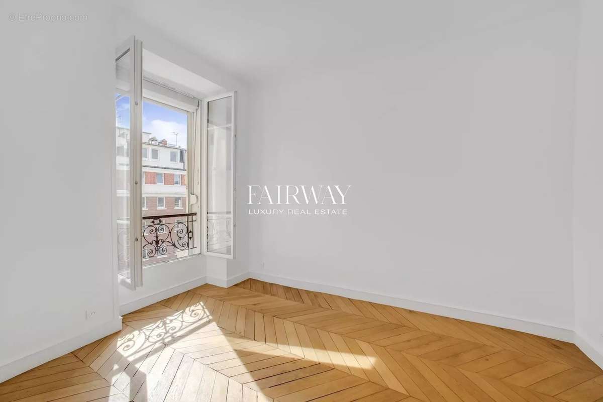 Appartement à PARIS-17E