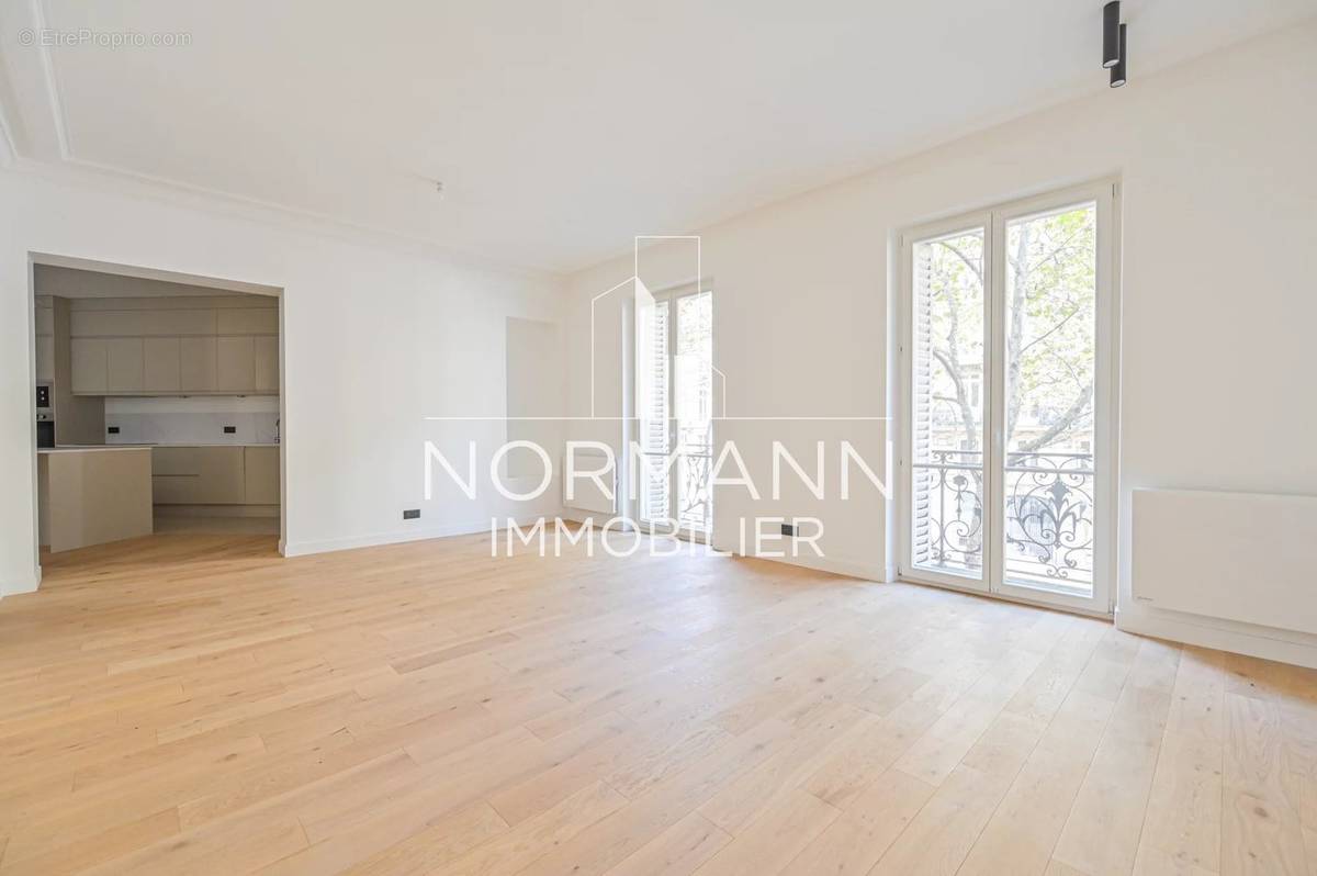 Appartement à PARIS-17E