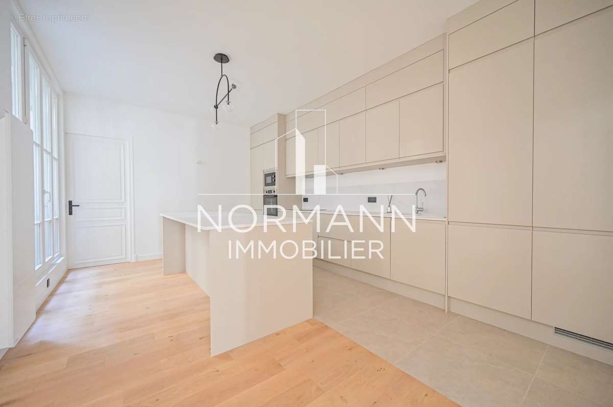 Appartement à PARIS-17E