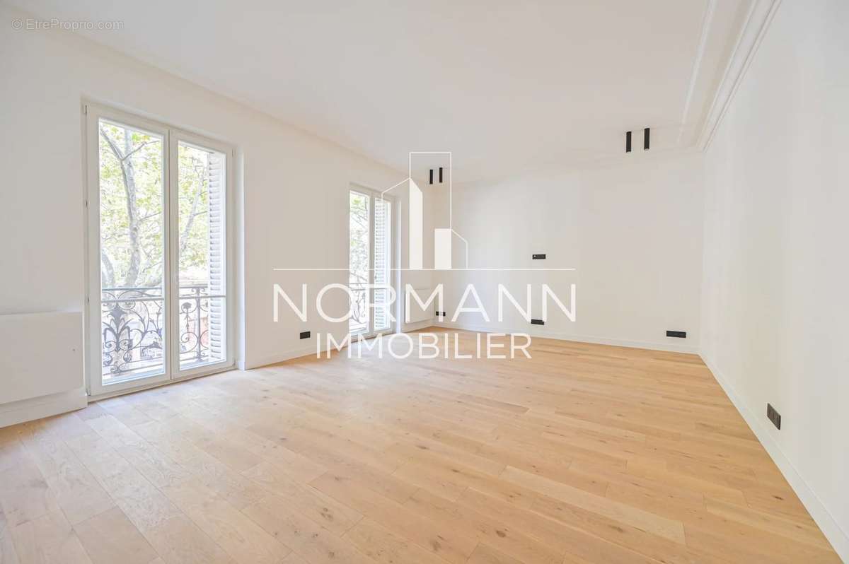 Appartement à PARIS-17E