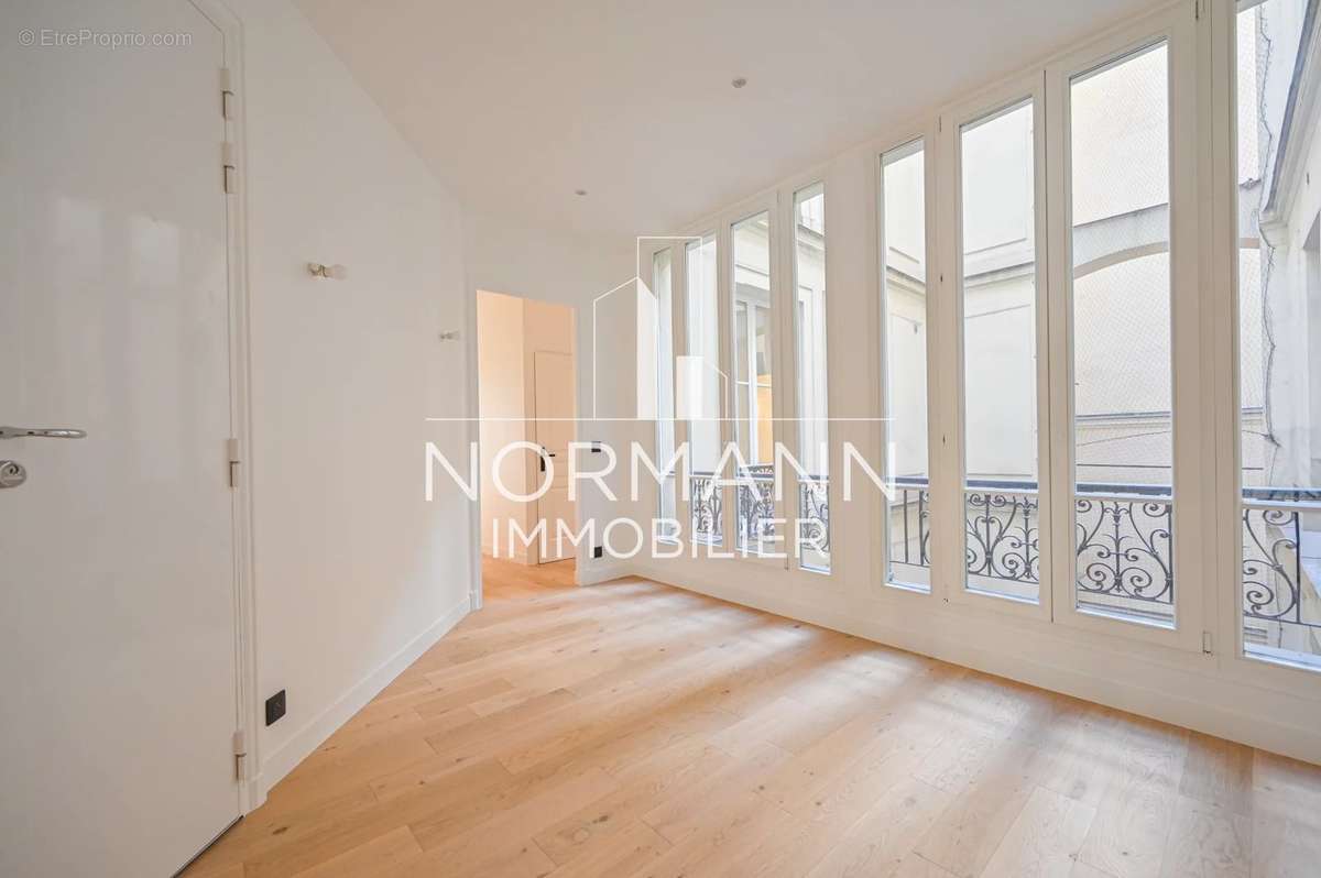 Appartement à PARIS-8E