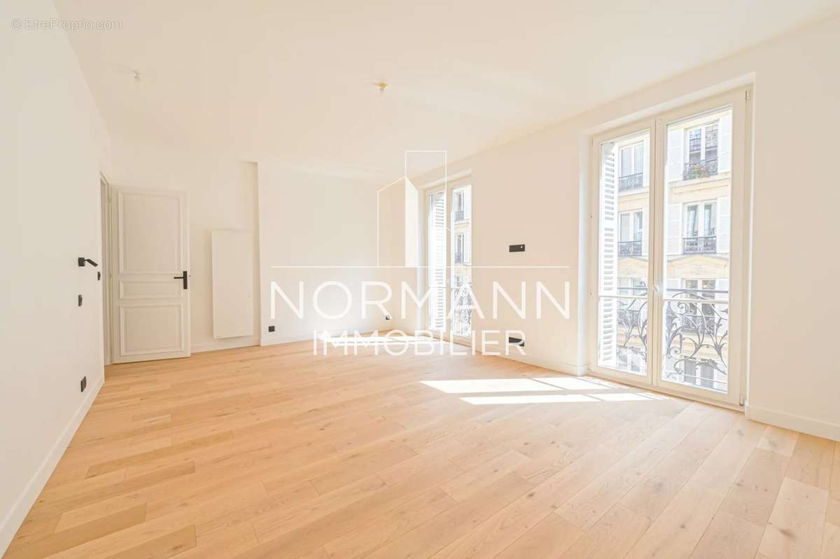 Appartement à PARIS-8E