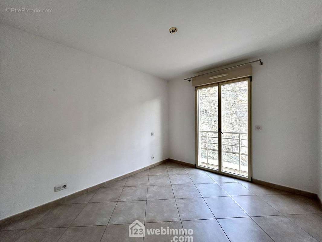 Chambre N°2 de 12,50 m2 - Appartement à VILLE-DI-PIETRABUGNO