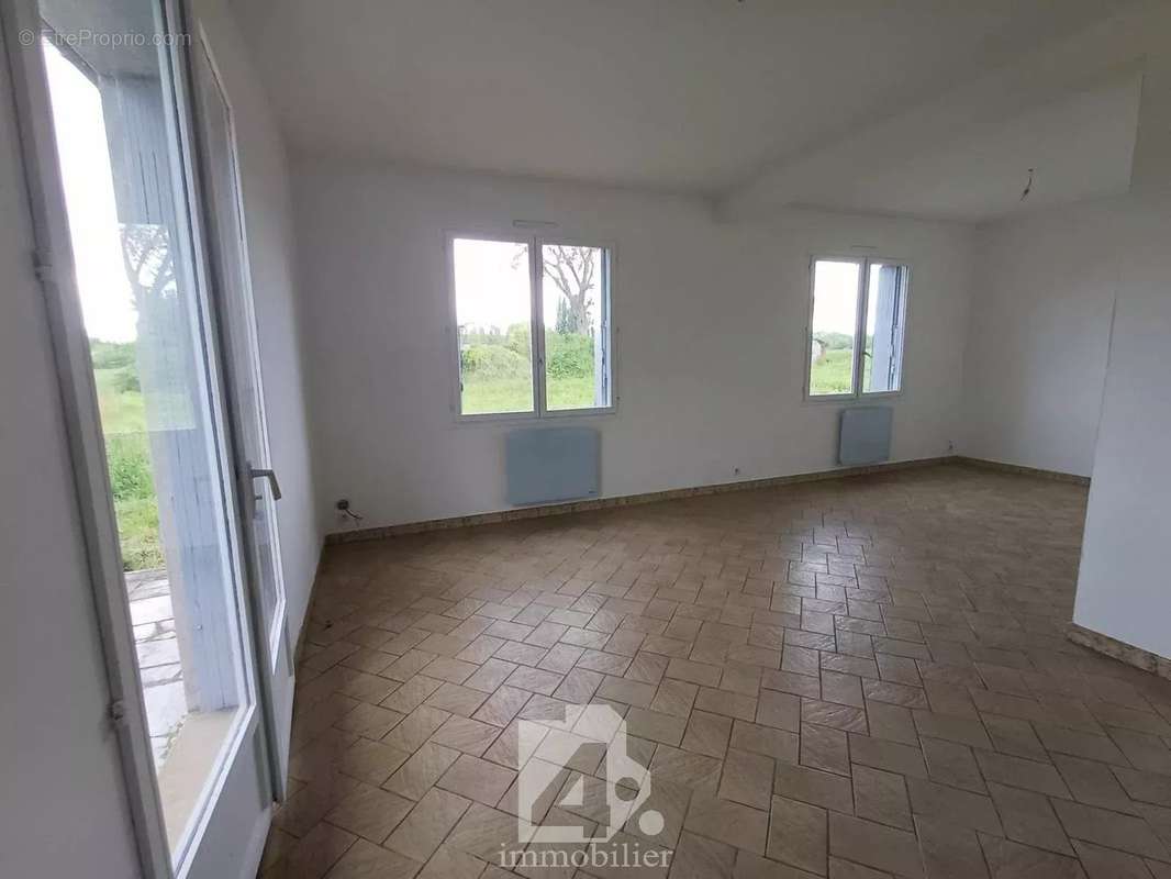 Appartement à MOREE