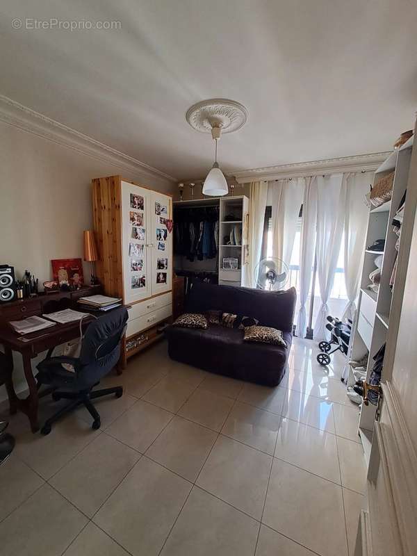 Appartement à MARSEILLE-4E