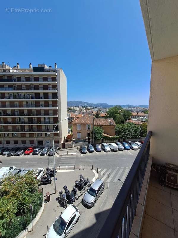 Appartement à MARSEILLE-4E