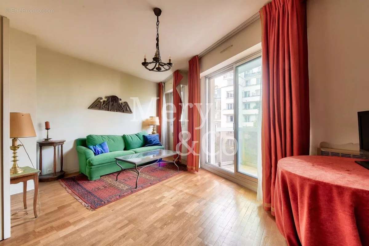 Appartement à PARIS-15E